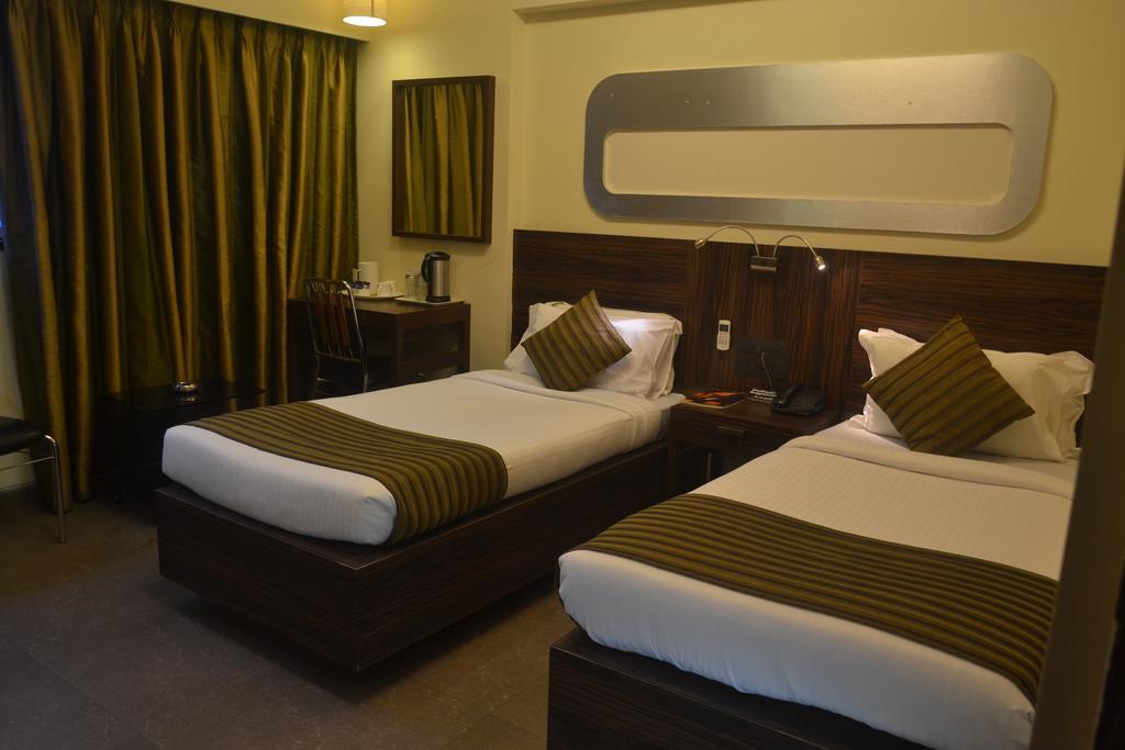 Hotel Plaza Mumbai Exterior foto
